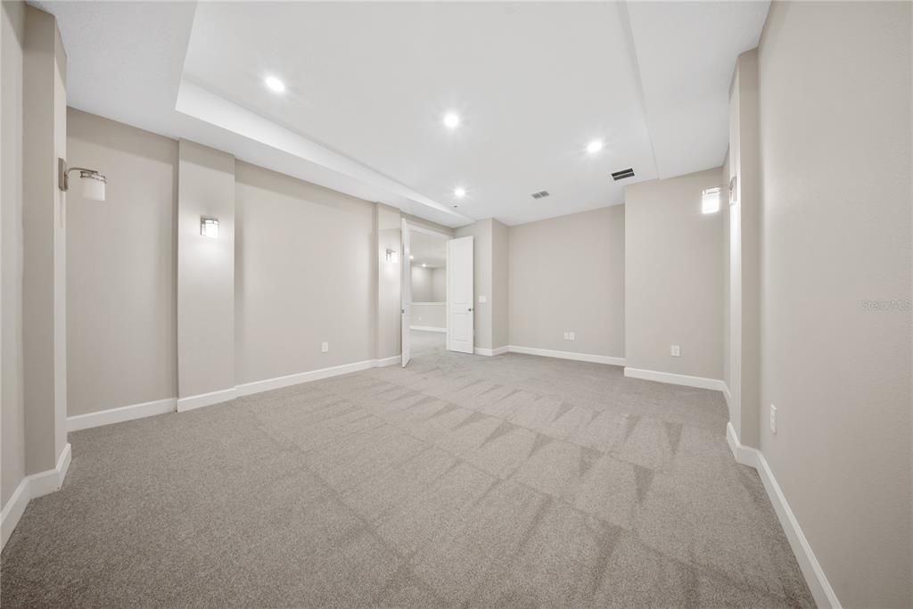 Empty room, Interior, Recessed Lighting