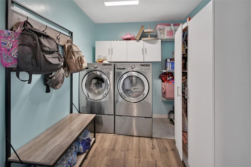 Interior, Washer, Wood Texture Flooring