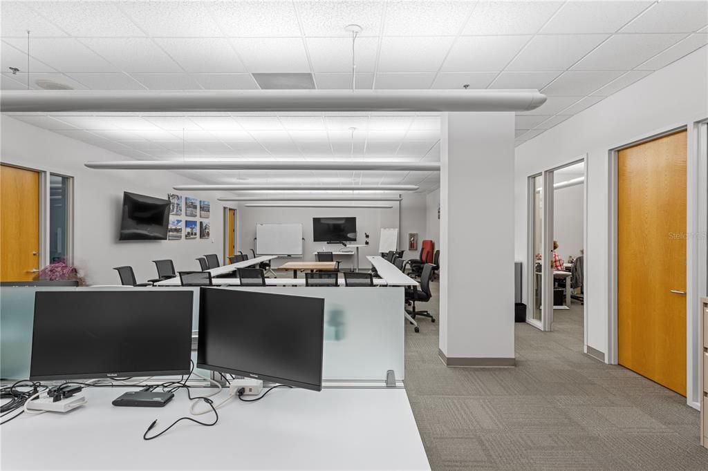 Home Office, Interior