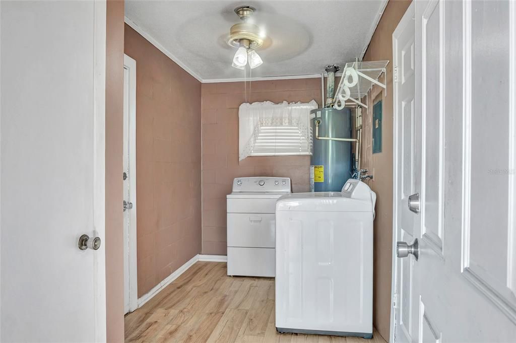 Interior, Washer, Wood Texture Flooring