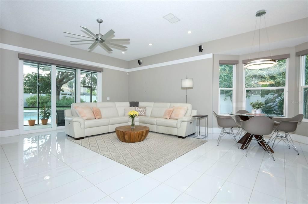 Dining room, Interior, Living room, Pendant Lights, Recessed Lighting