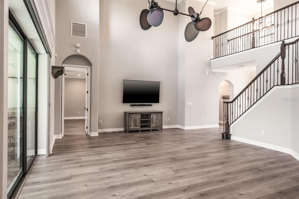 Interior, Pendant Lights, Wood Texture Flooring