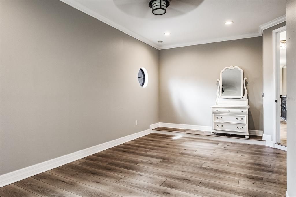 Empty room, Interior, Recessed Lighting, Wood Texture Flooring
