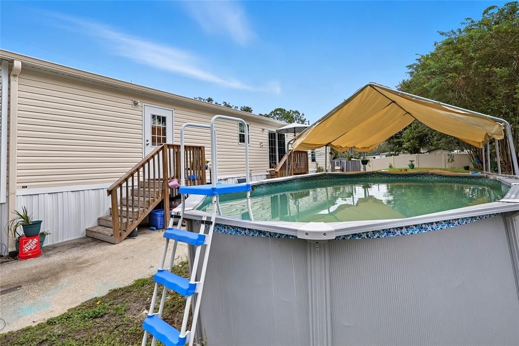 Exterior, Pool