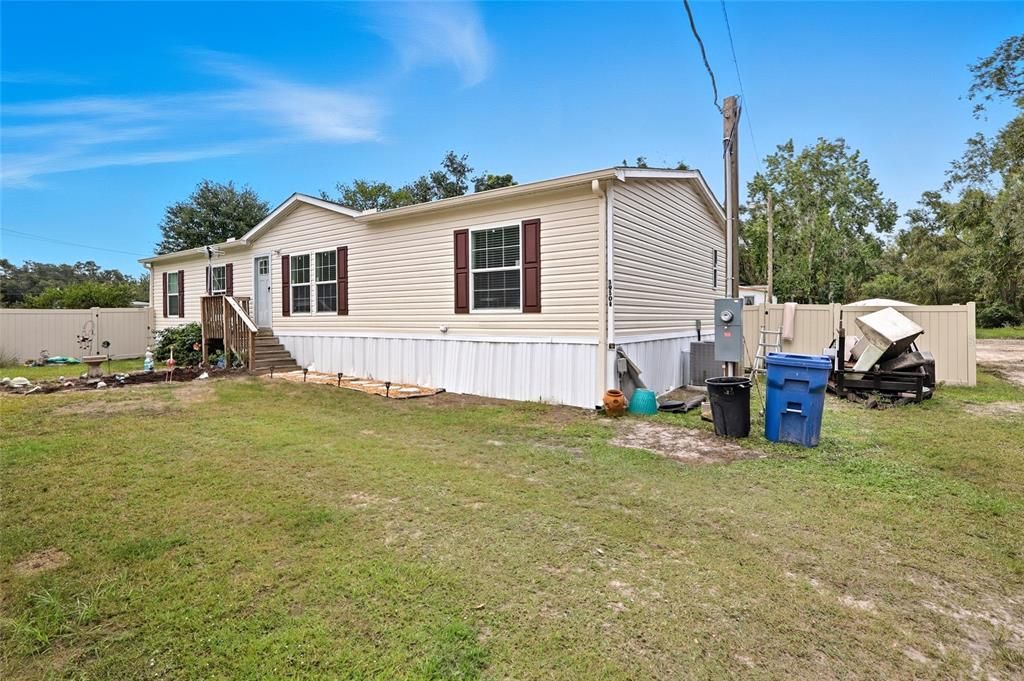Backyard, Exterior