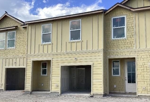 Exterior, Facade, Rowhouse