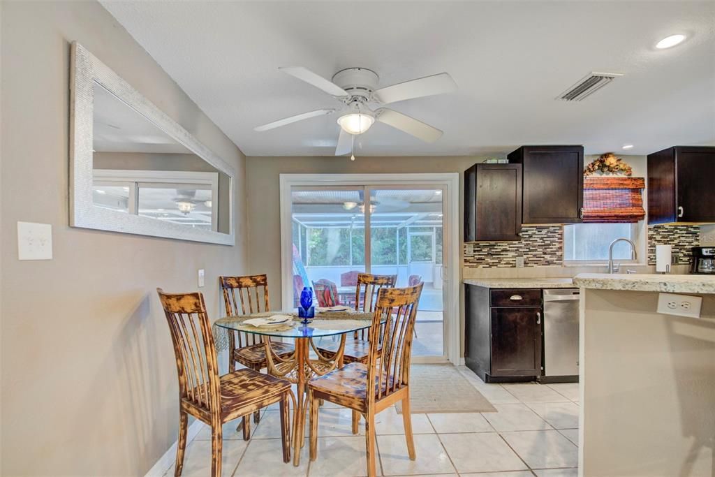 Dining room, Interior, Kitchen, Recessed Lighting