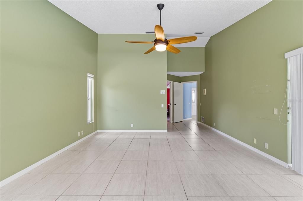 Empty room, Interior