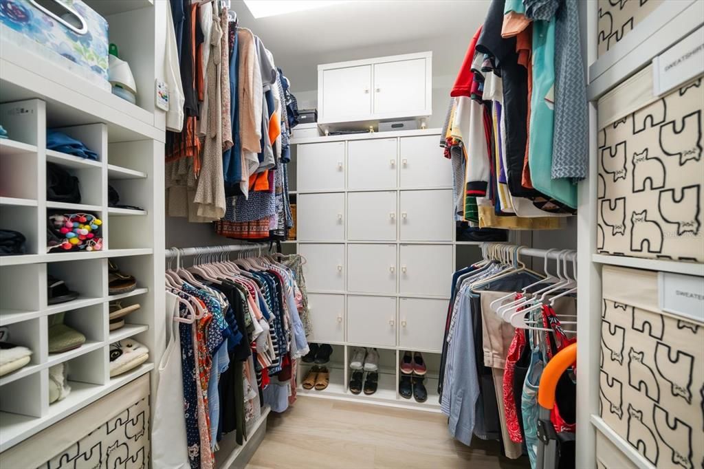 Interior, Walk-in Closets, Wood Texture Flooring