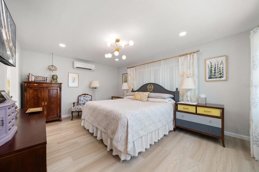 Bedroom, Interior, Pendant Lights, Recessed Lighting, Wood Texture Flooring