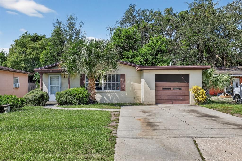 Attached, Exterior, Facade, Ranch