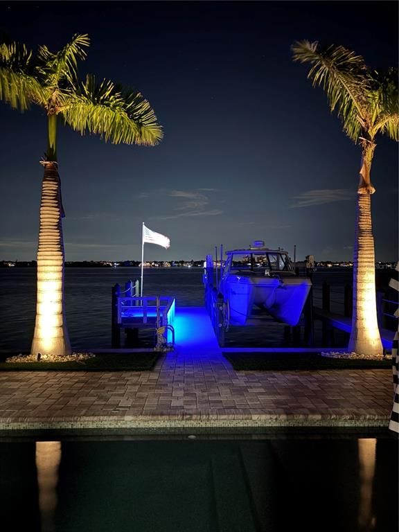 Exterior, Pool, Water