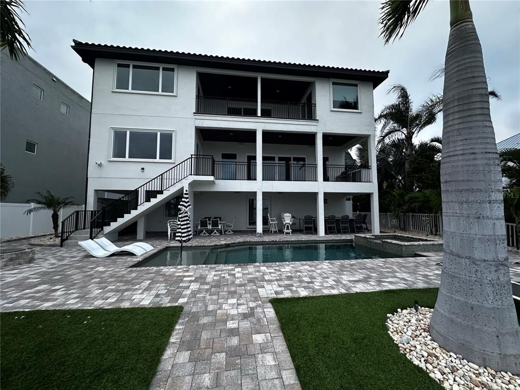 Exterior, Pool