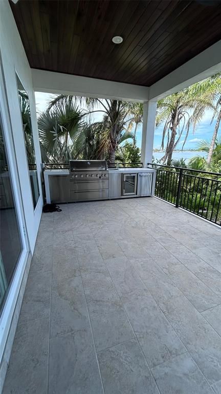 Exterior, Outdoor Kitchen, Water