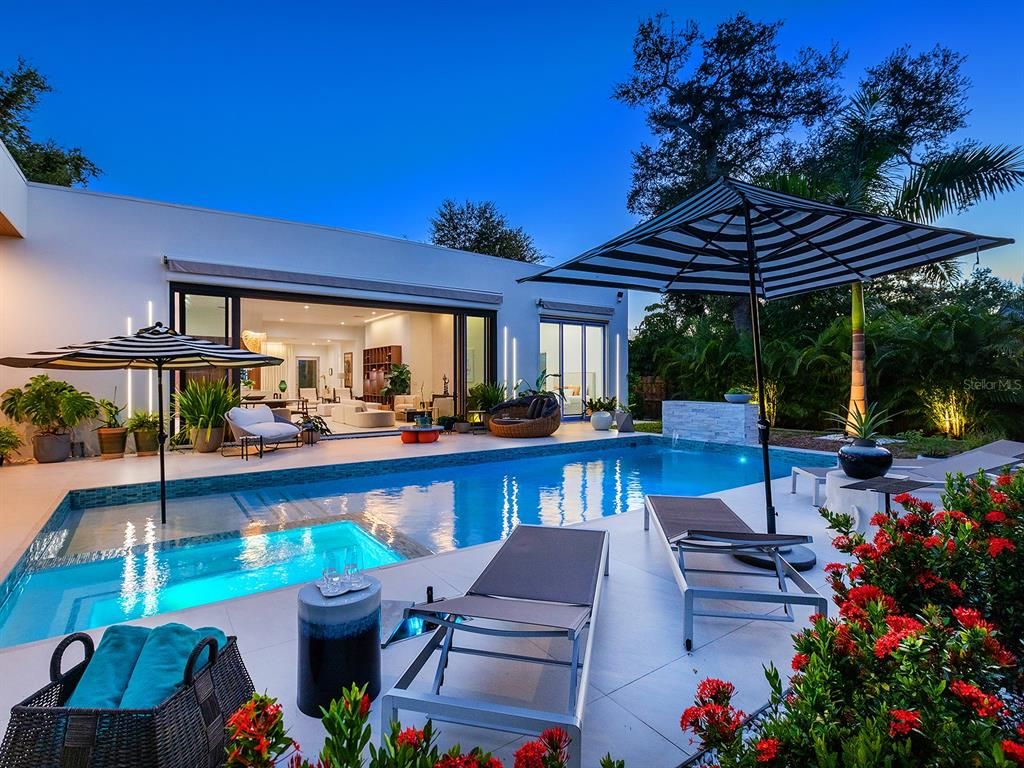 Exterior, Pool