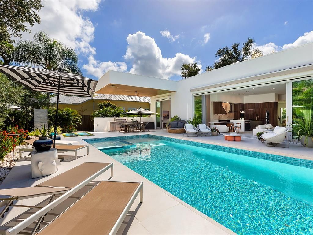 Exterior, Pool