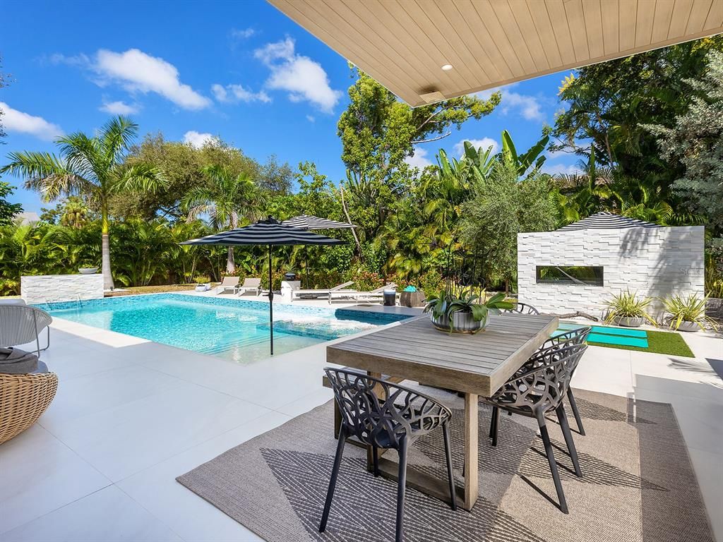 Exterior, Pool