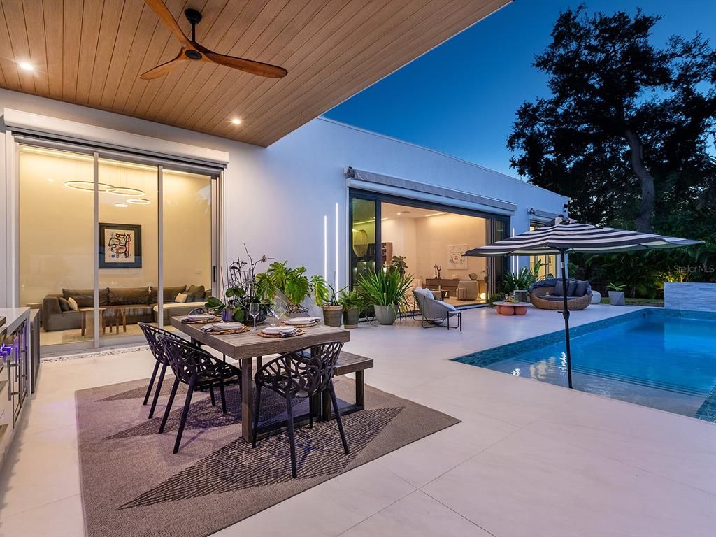 Exterior, Pool