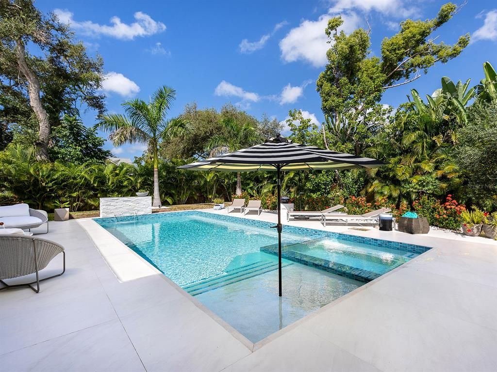 Exterior, Pool