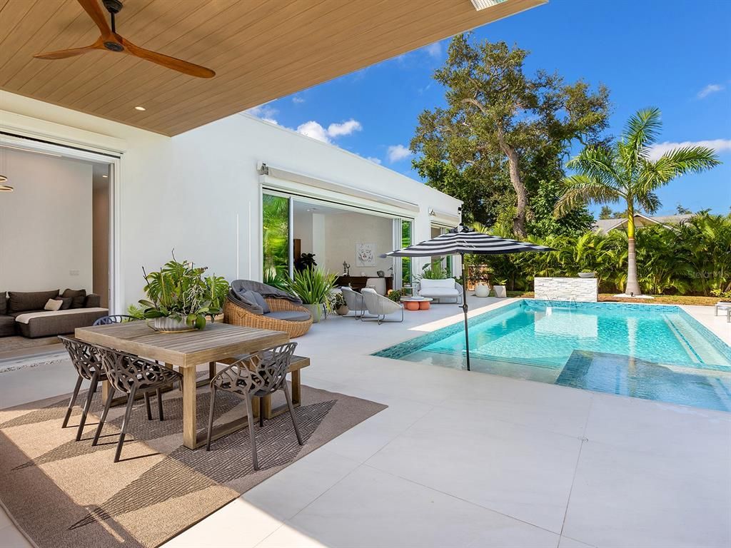 Exterior, Pool