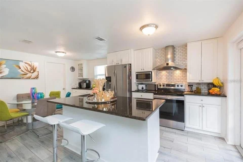 Dining room, Interior, Kitchen, Stainless Steel Appliances, Wood Texture Flooring