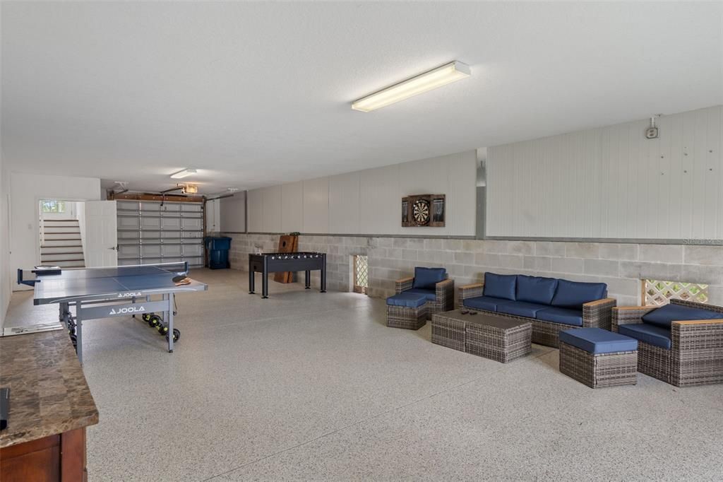 Game Room, Garage, Interior