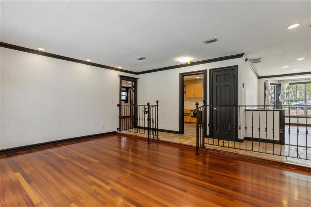 Empty room, Interior, Recessed Lighting, Wood Texture Flooring