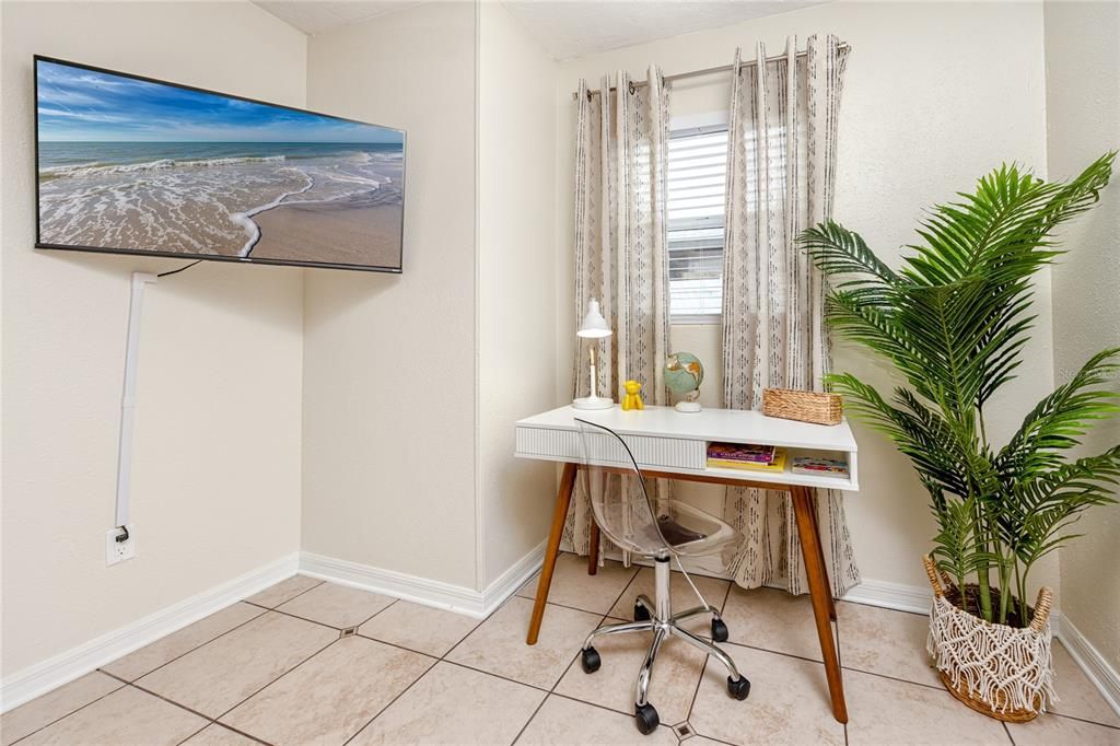 Home Office, Interior