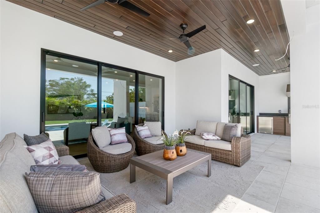 Exterior, Living room, Recessed Lighting