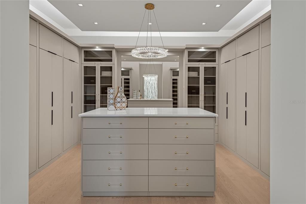 Interior, Pendant Lights, Recessed Lighting, Walk-in Closets, Wood Texture Flooring
