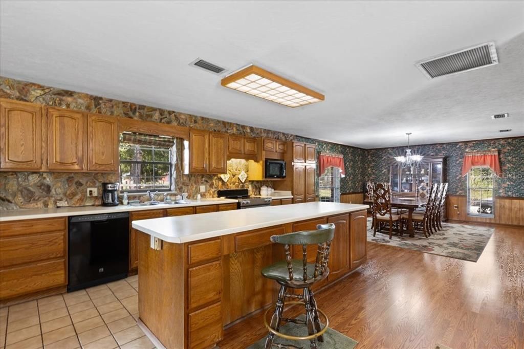 Chandelier, Dining room, Interior, Kitchen, Wood Texture Flooring