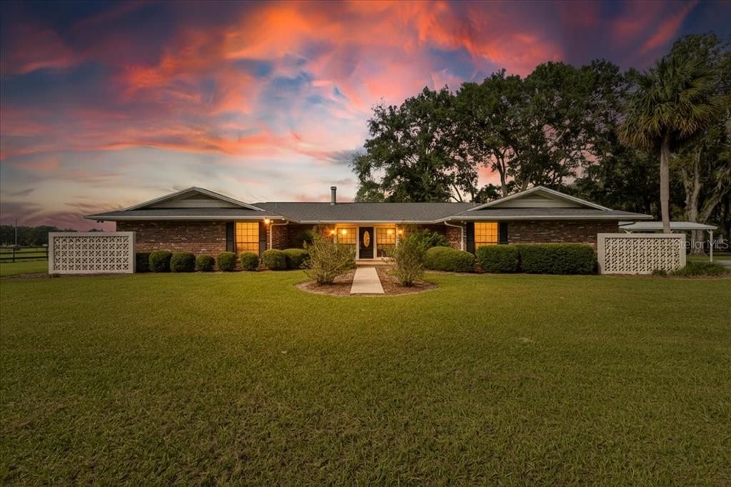 Backyard, Exterior, Facade, Brick Facade, Ranch