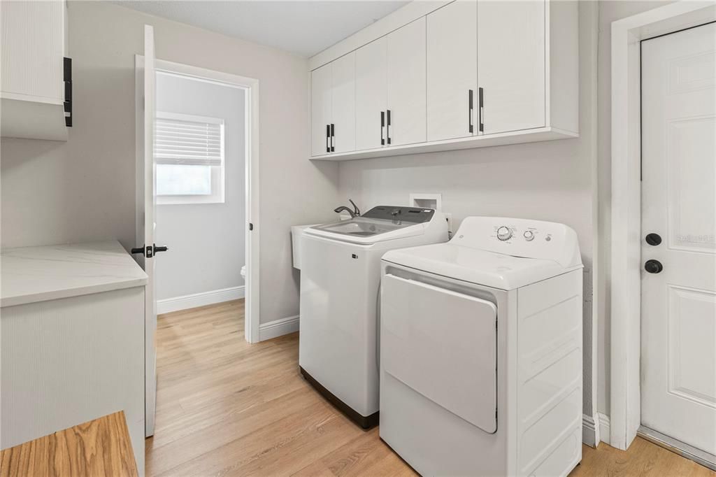 Interior, Washer, Wood Texture Flooring