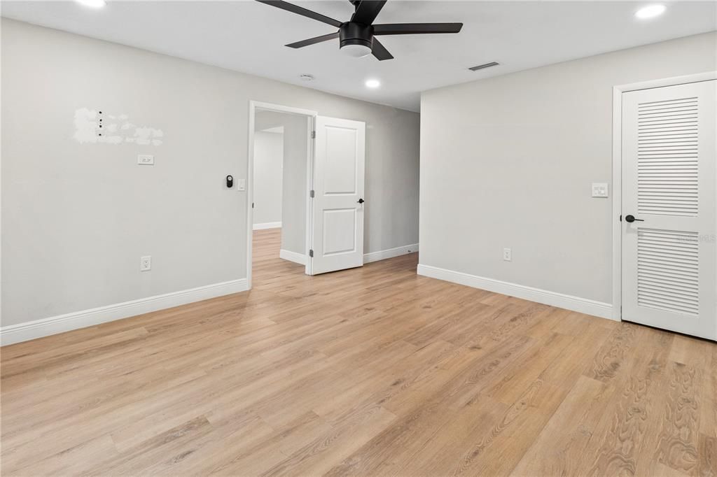 Empty room, Interior, Recessed Lighting, Wood Texture Flooring