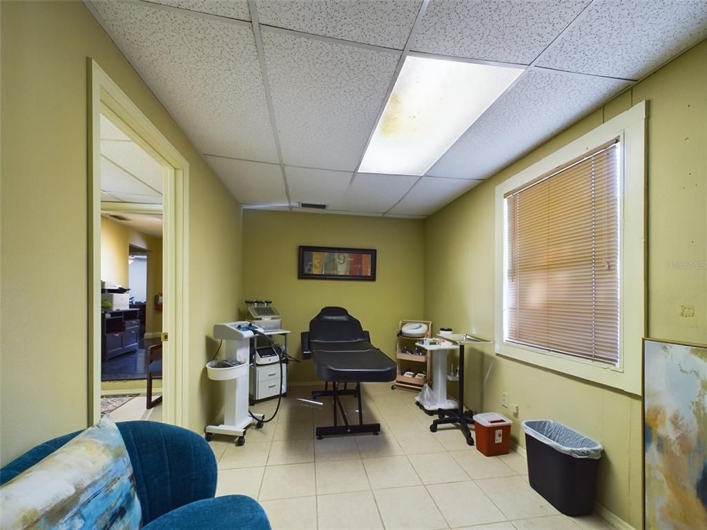 Home Office, Interior