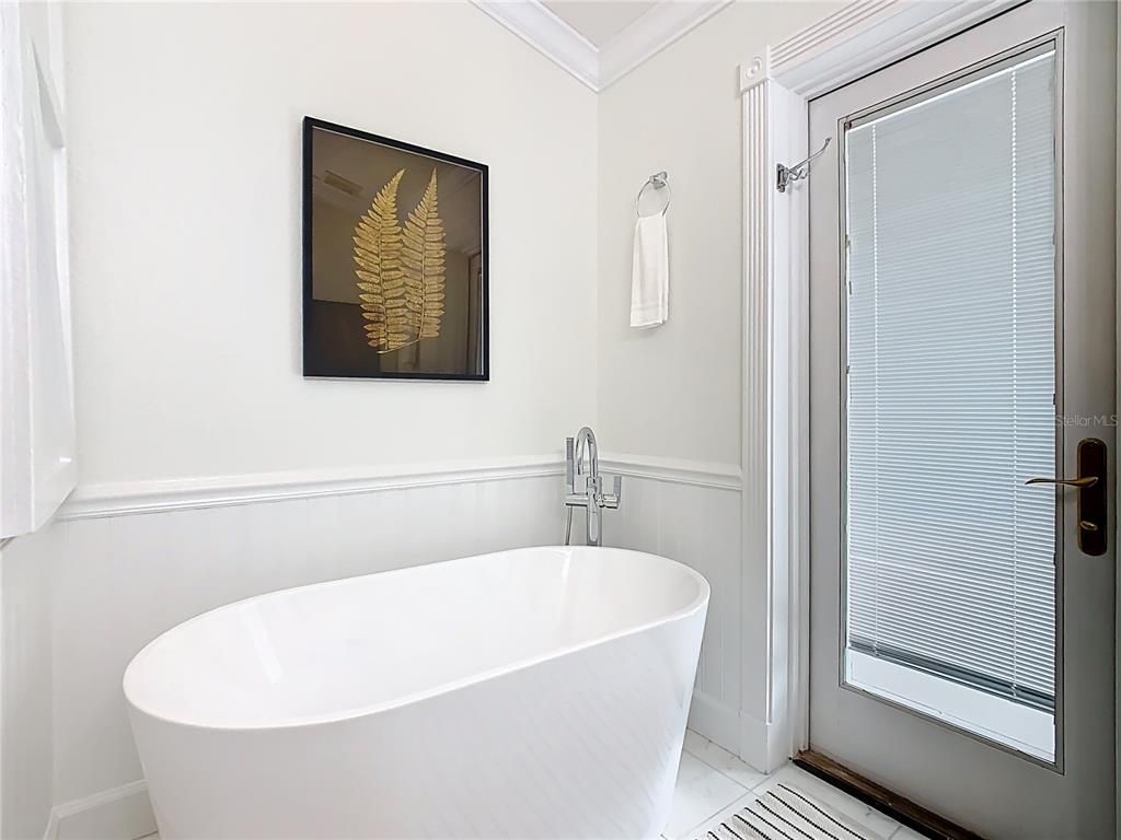 Bathroom, Free Standing Baths, Interior