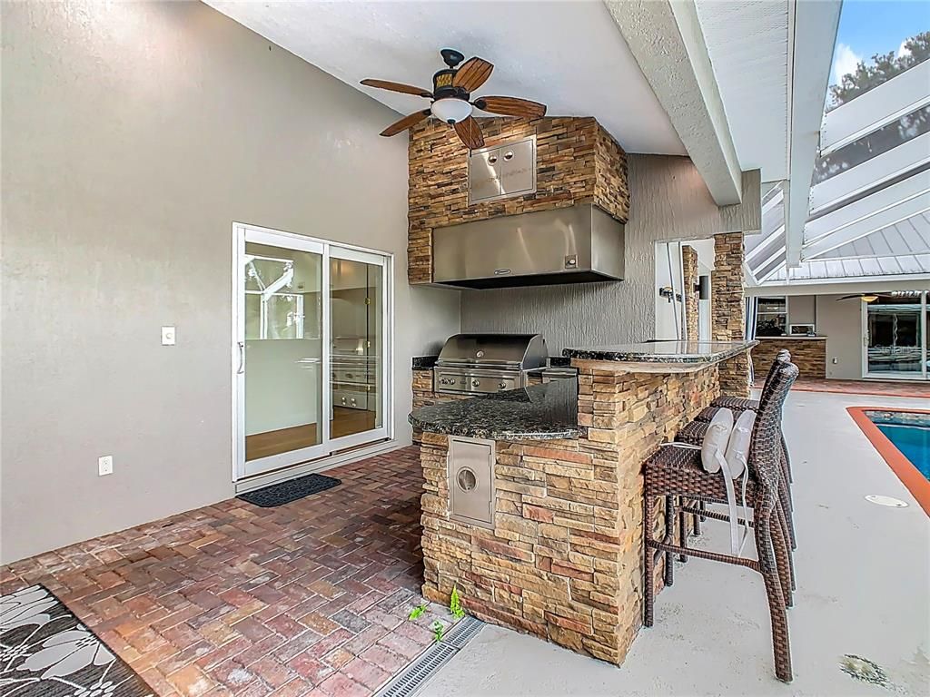 Exterior, Outdoor Kitchen
