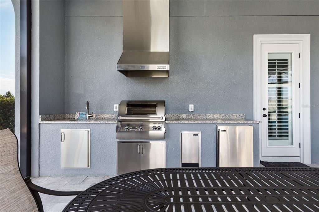 Exterior, Outdoor Kitchen