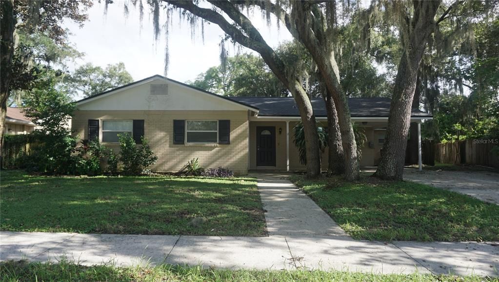Exterior, Facade, Ranch