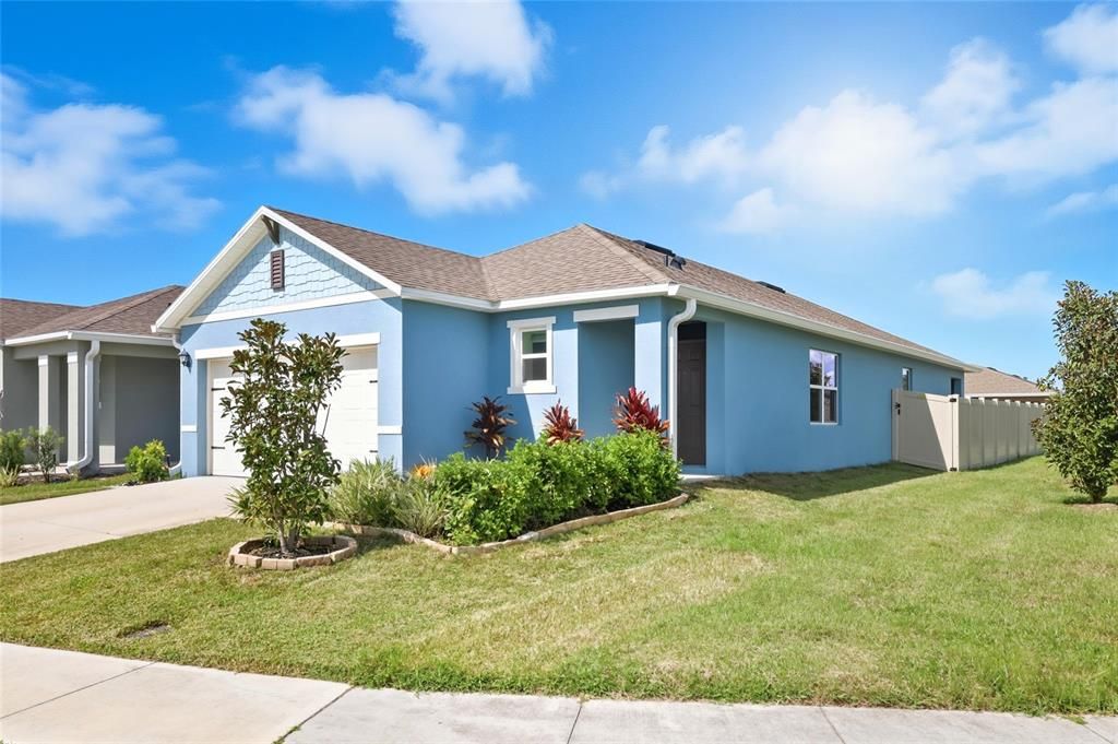 Backyard, Exterior, Facade, Ranch