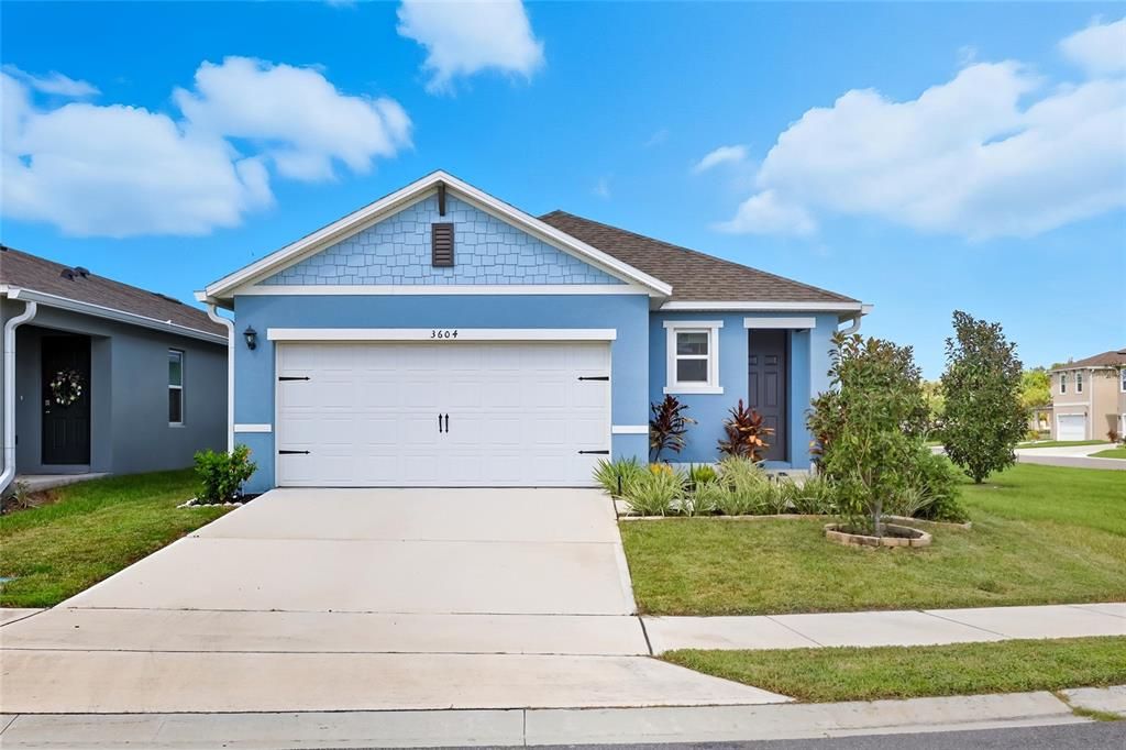 Attached, Exterior, Facade, Ranch