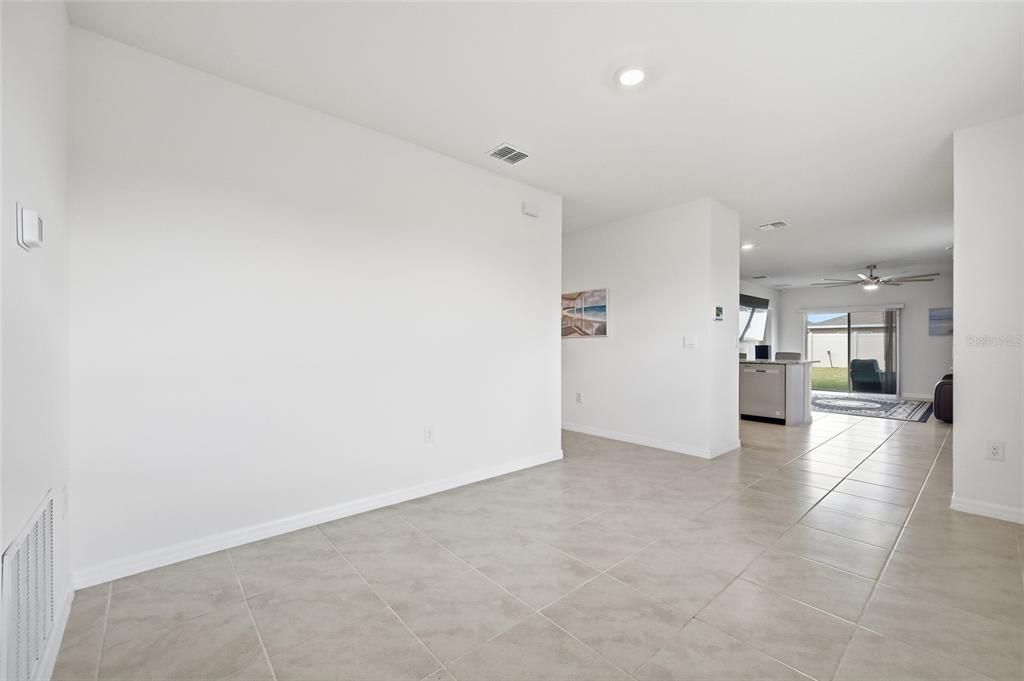 Empty room, Interior, Recessed Lighting
