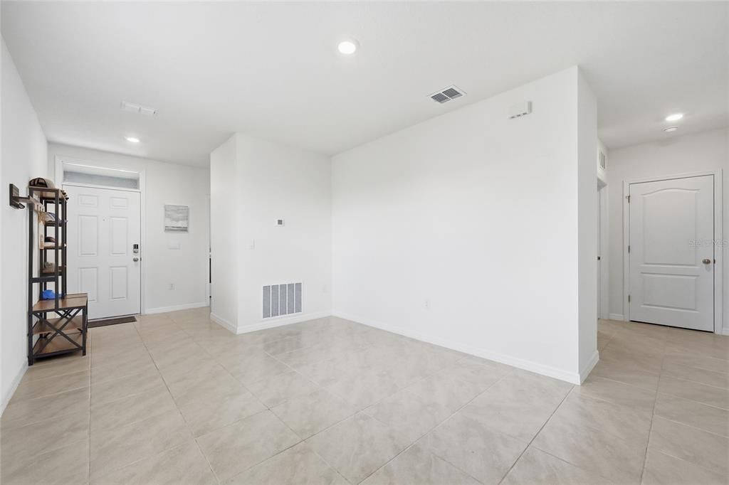Empty room, Interior, Recessed Lighting