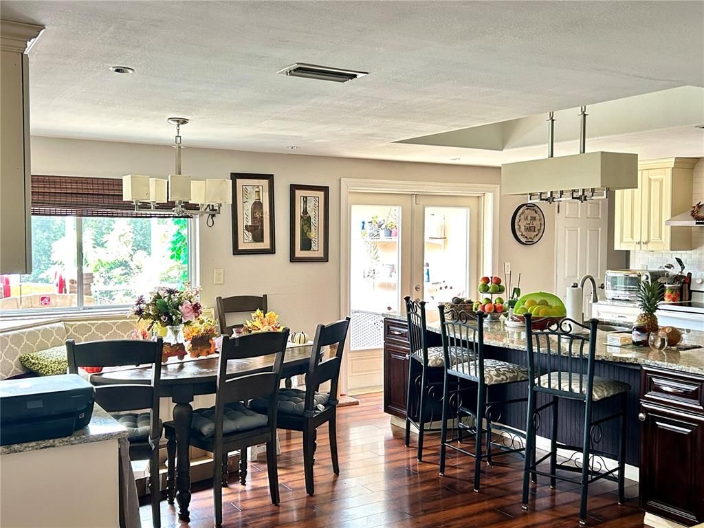 Dining room, Interior, Kitchen, Pendant Lights, Recessed Lighting, Wood Texture Flooring