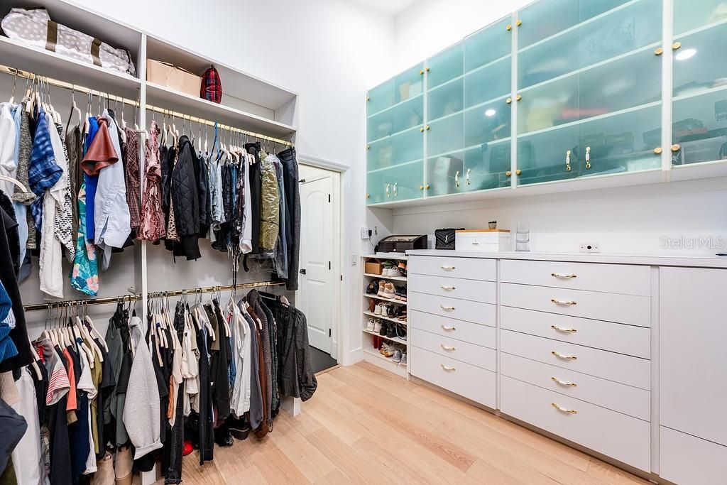 Interior, Walk-in Closets, Wood Texture Flooring