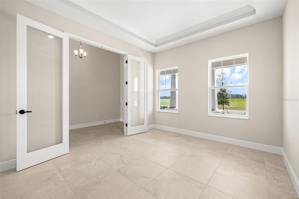 Empty room, Interior