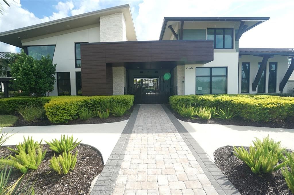 Exterior, Facade, Modern