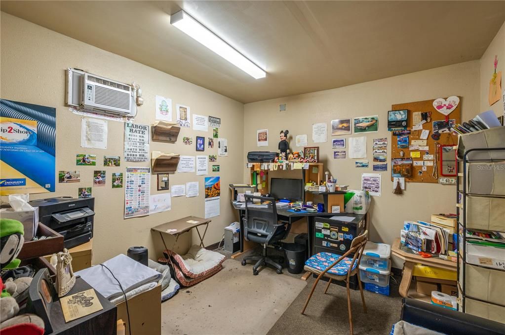 Home Office, Interior
