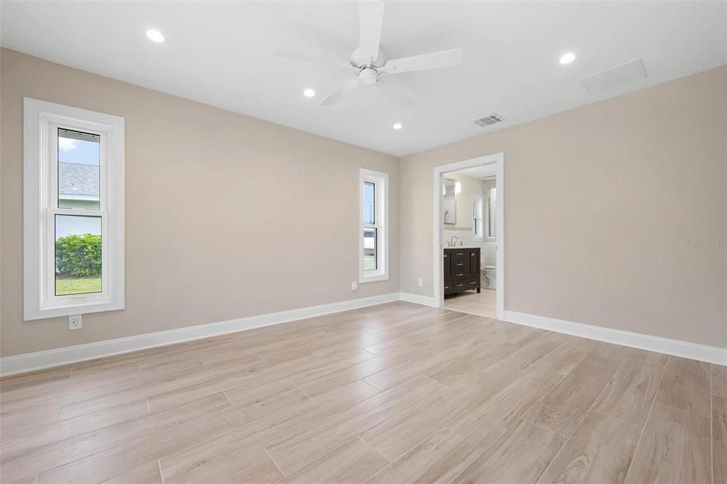 Empty room, Interior, Recessed Lighting, Wood Texture Flooring