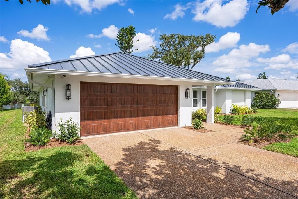 Attached, Exterior, Facade, Ranch
